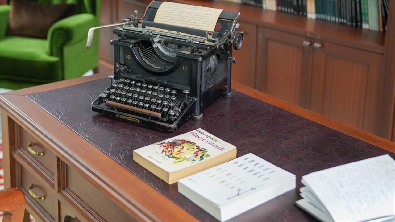 Boğaziçi Üniversitesi Adalet Ağaoğlu'nun Külliyatını Yaşatıyor