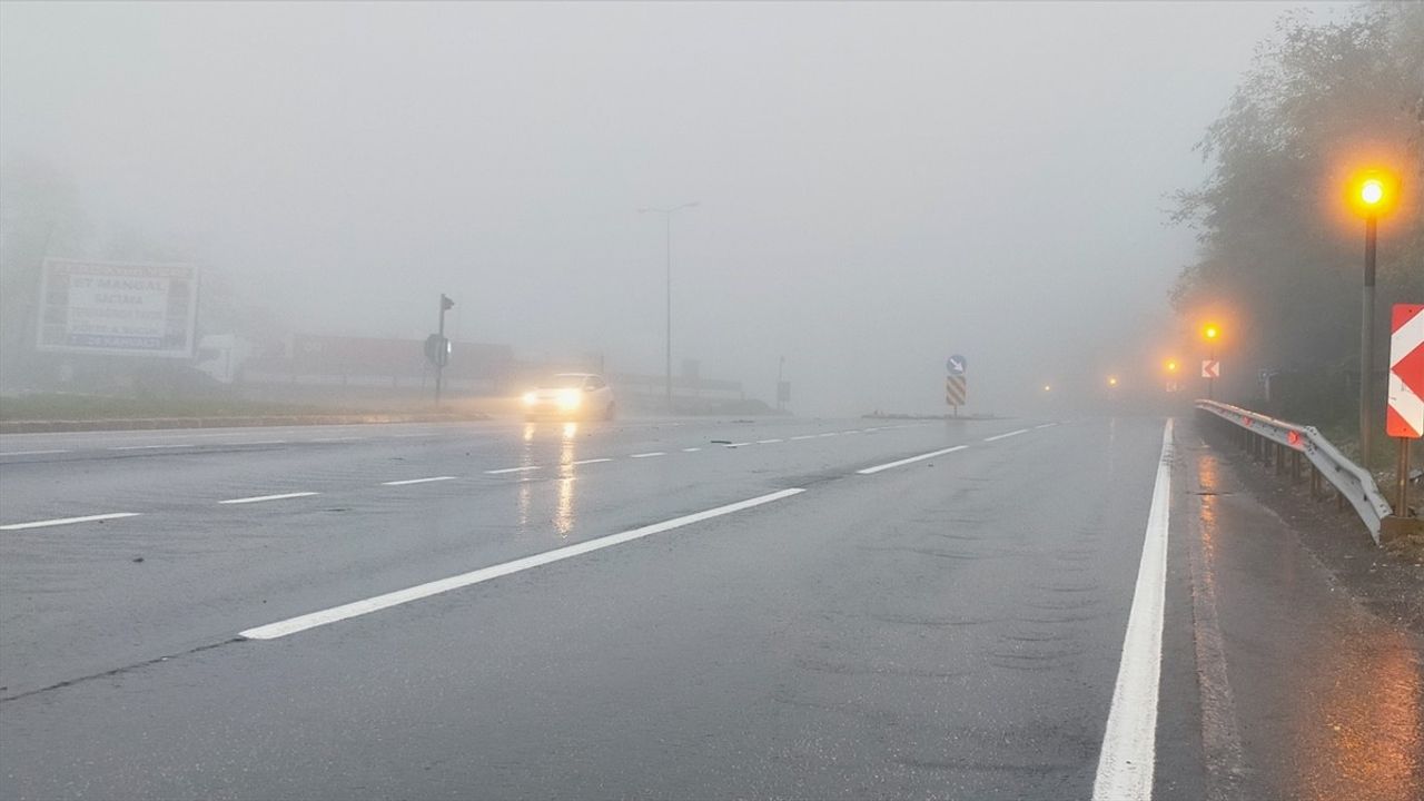 Bolu Dağı'nda Yağış ve Sis Etkili Oluyor