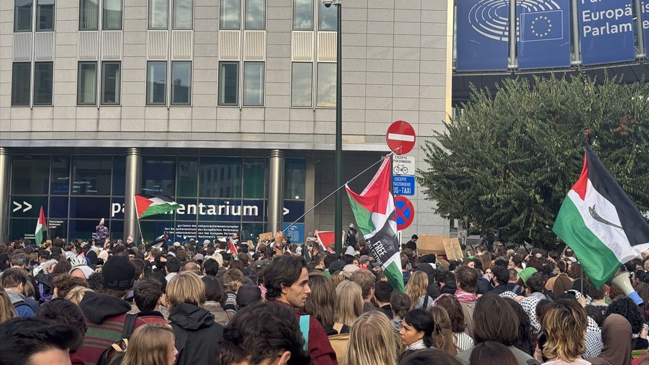 Brüksel'de Küresel Sumud Filosu'na Yönelik Protesto