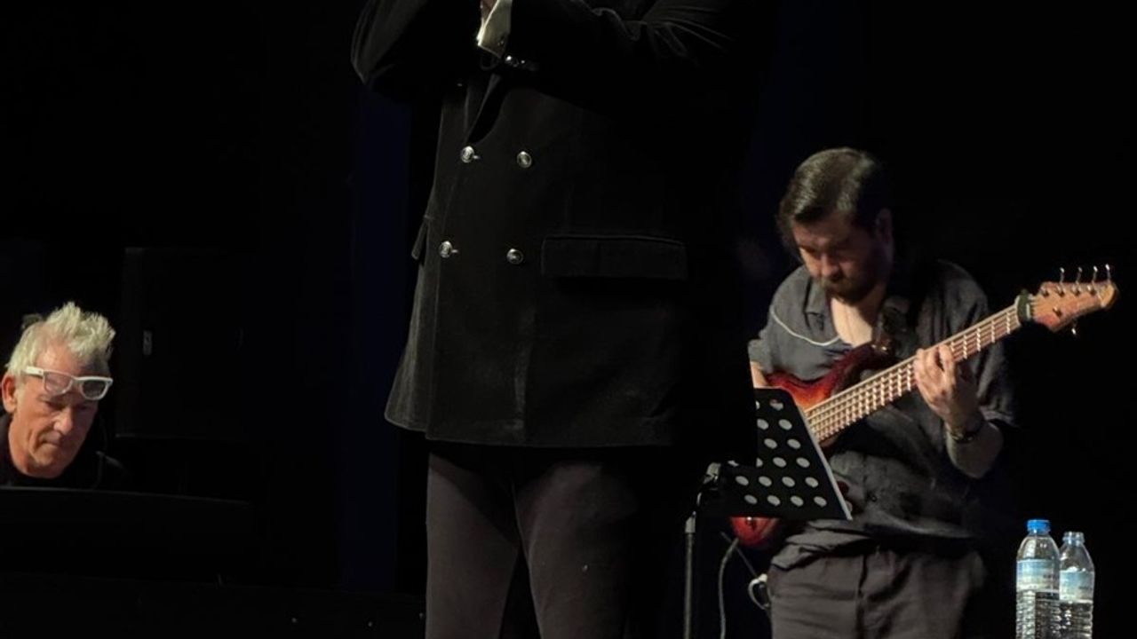 Bursa'da Cumhuriyet Konseri: Hakan Aysev Bursalılarla Buluştu