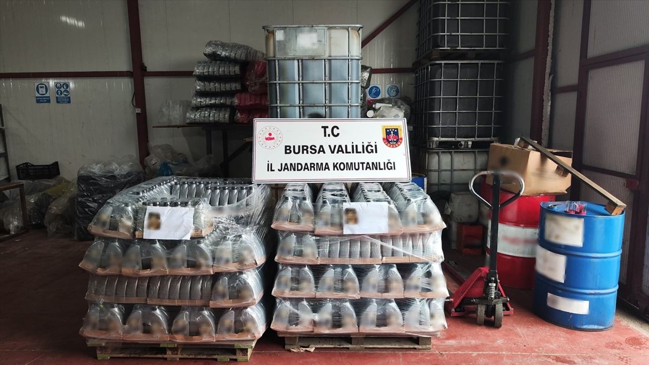 Bursa'da Jandarma Operasyonu: 12.750 Litre Kaçak Yağ Ele Geçirildi