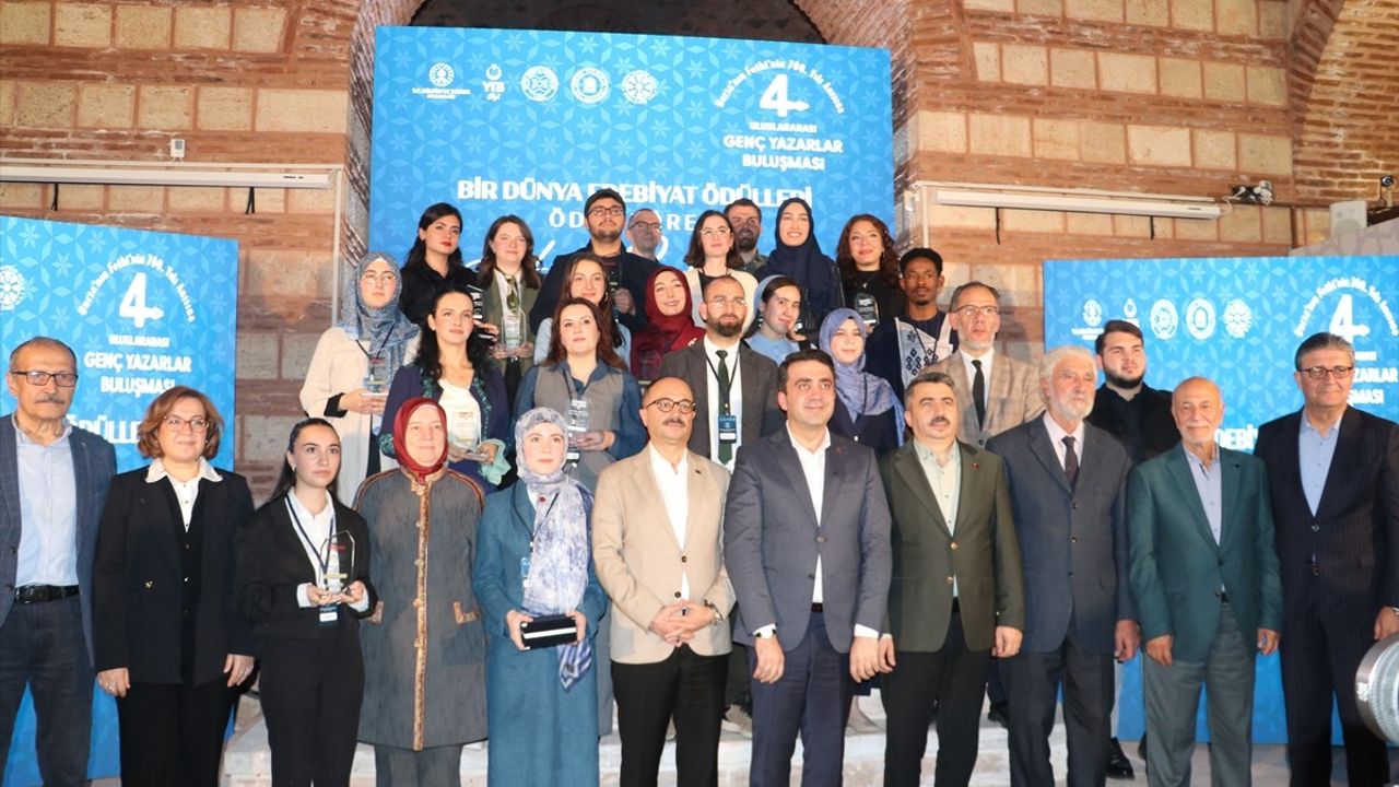 Bursa'da YTB Bir Dünya Edebiyat Ödülleri Töreni