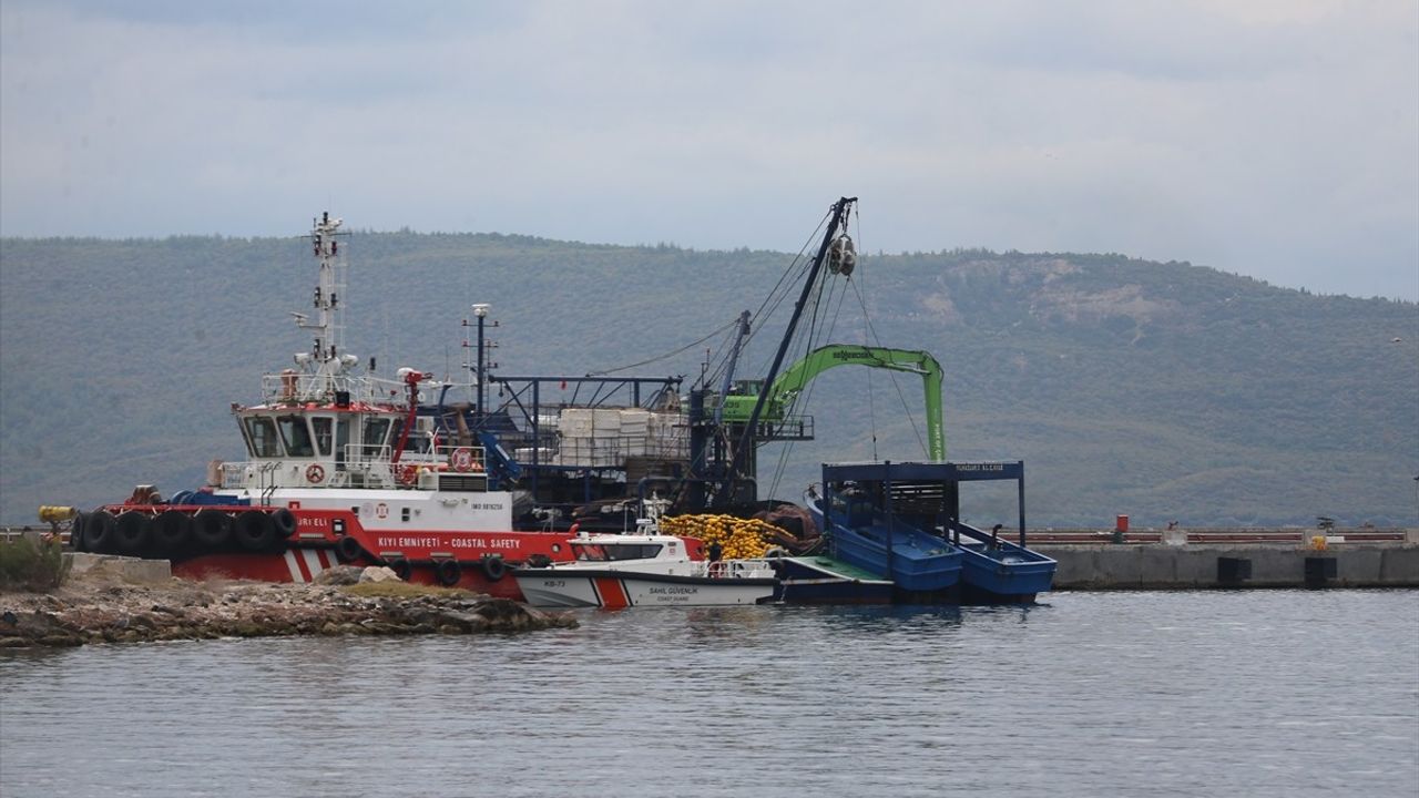 Çanakkale Boğazı'nda Denizde Çırpınan Yabancı Uyruklu Kişi Kurtarıldı