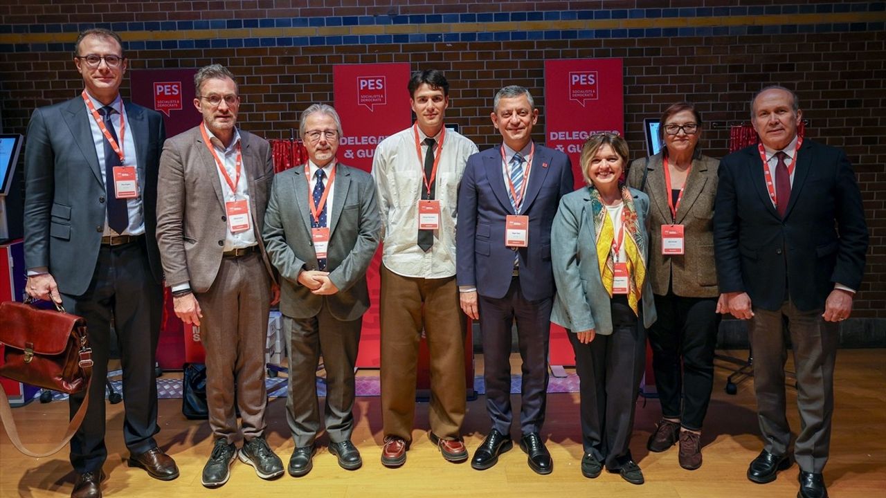 CHP Genel Başkanı Özgür Özel, Avrupa Sosyalist Partisi Kongresi'nde Temaslarda Bulundu