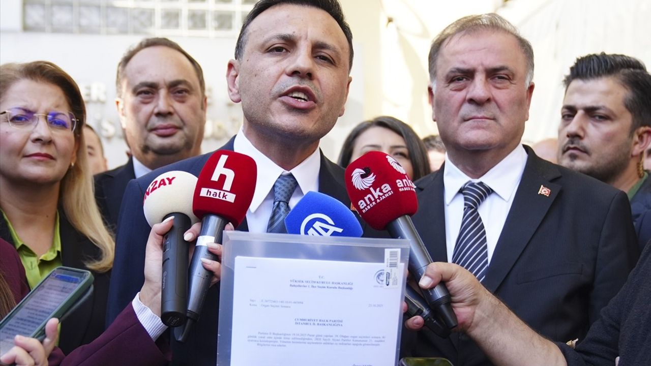CHP İstanbul İl Başkanı Özgür Çelik Mazbatasını Aldı