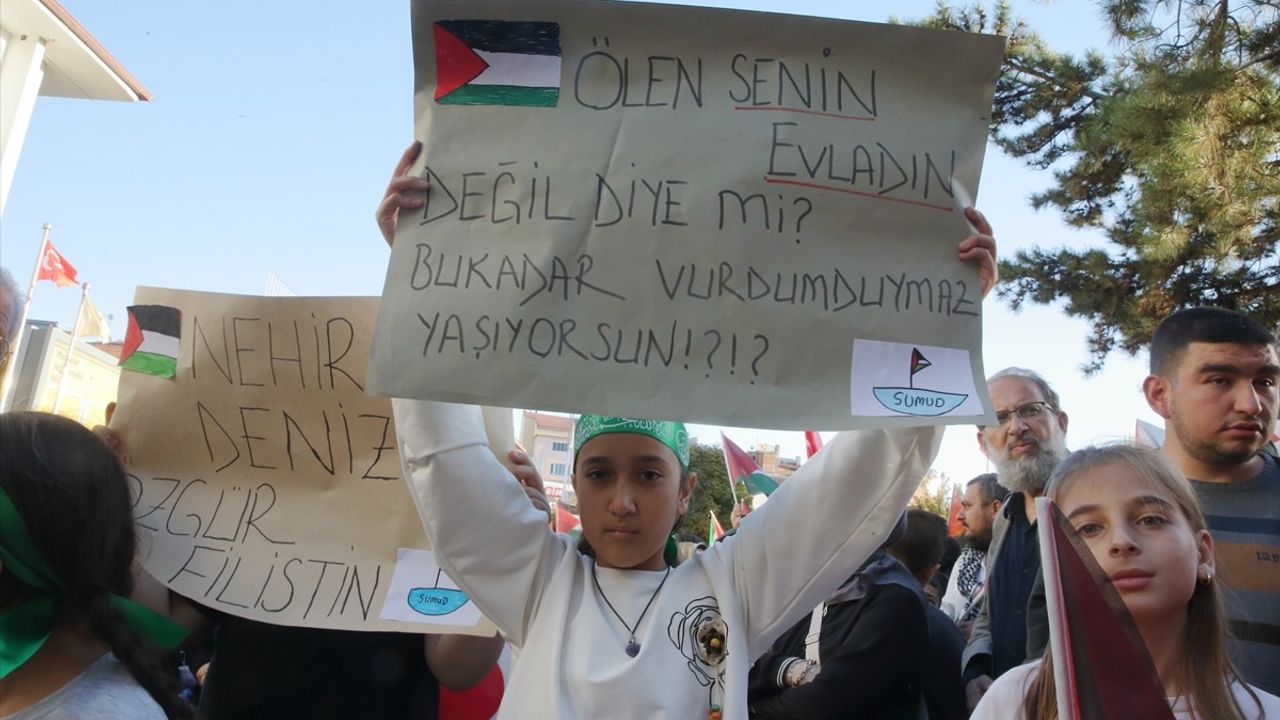 Çorum'da Filistin'e Destek Yürüyüşü Düzenlendi