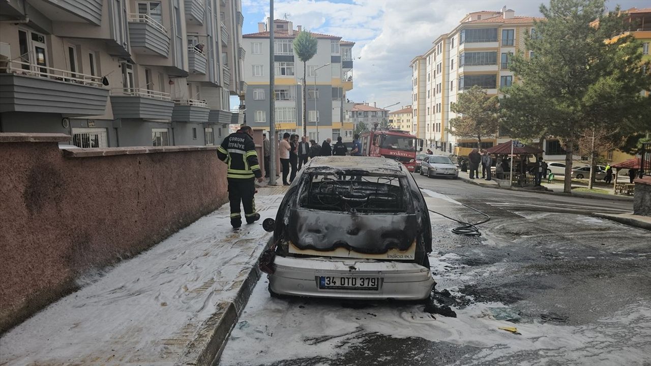 Çorum'da Kadın Otomobili Ateşe Verdi