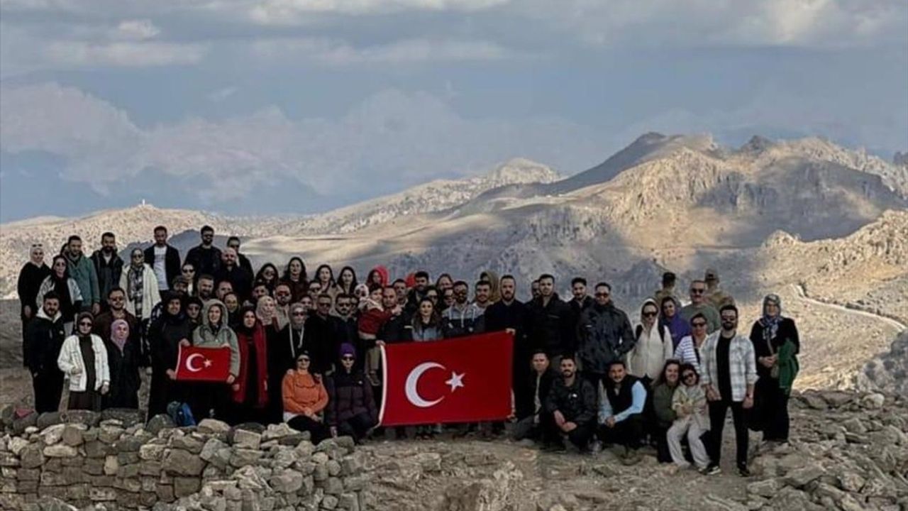 Cudi Dağı'nda Cumhuriyet Yürüyüşü Etkinliği