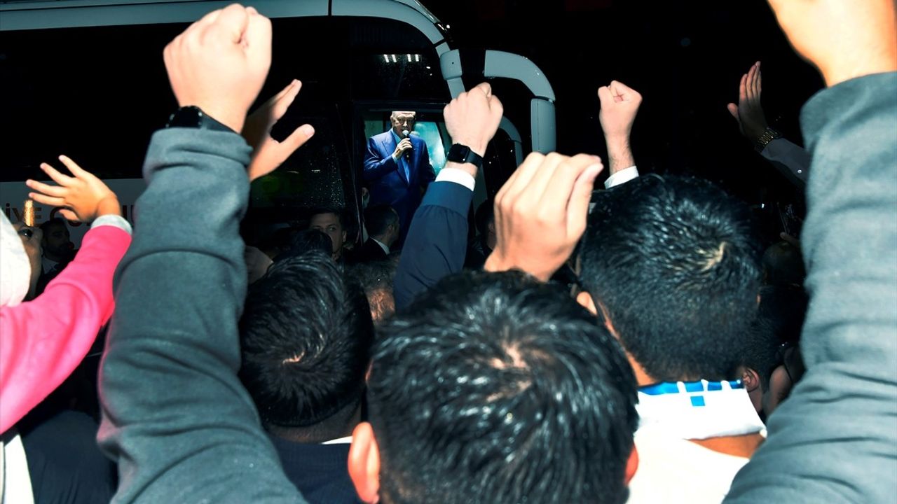Cumhurbaşkanı Erdoğan Güneysu'da Vatandaşlara Seslendi