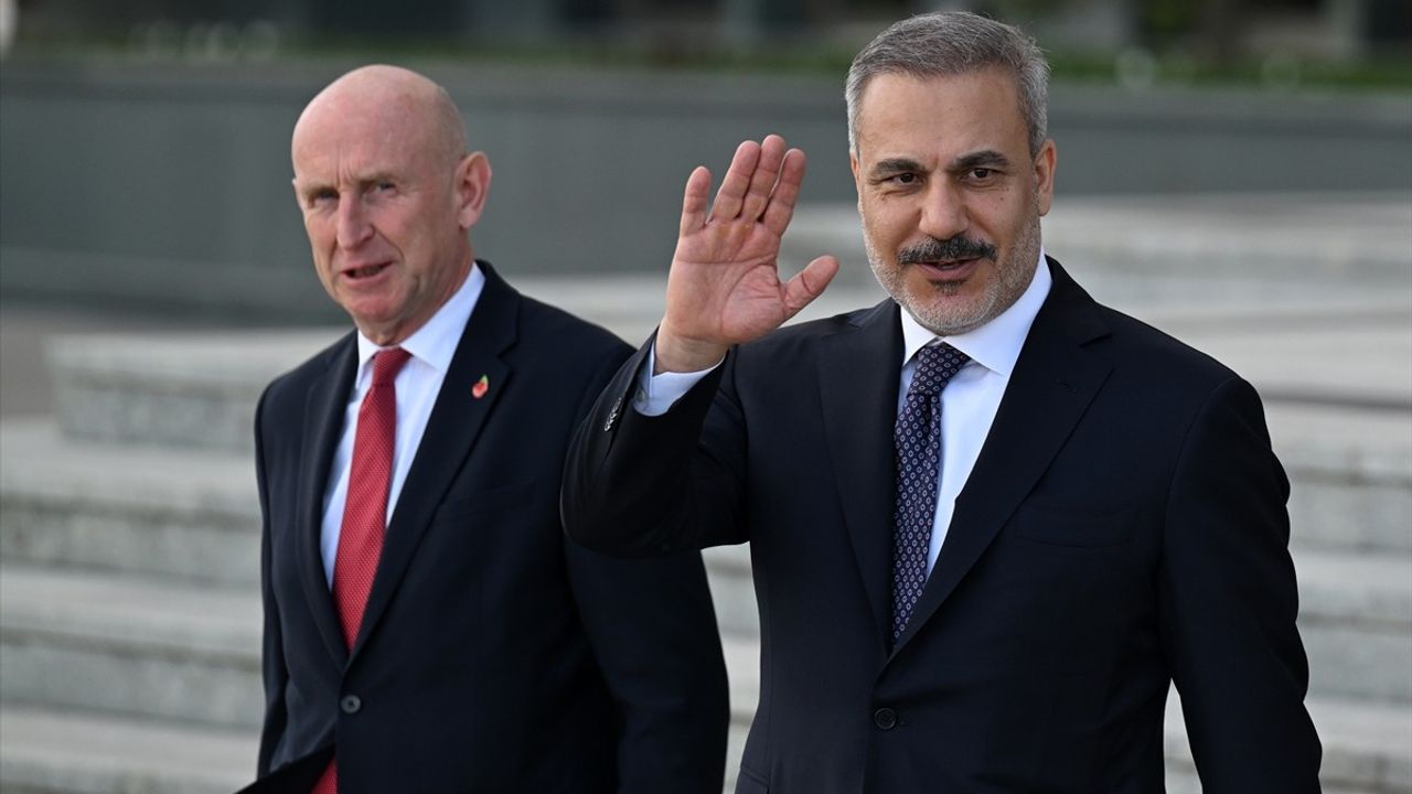 Cumhurbaşkanı Erdoğan, İngiltere Başbakanı Starmer'i Resmi Törenle Ağırladı