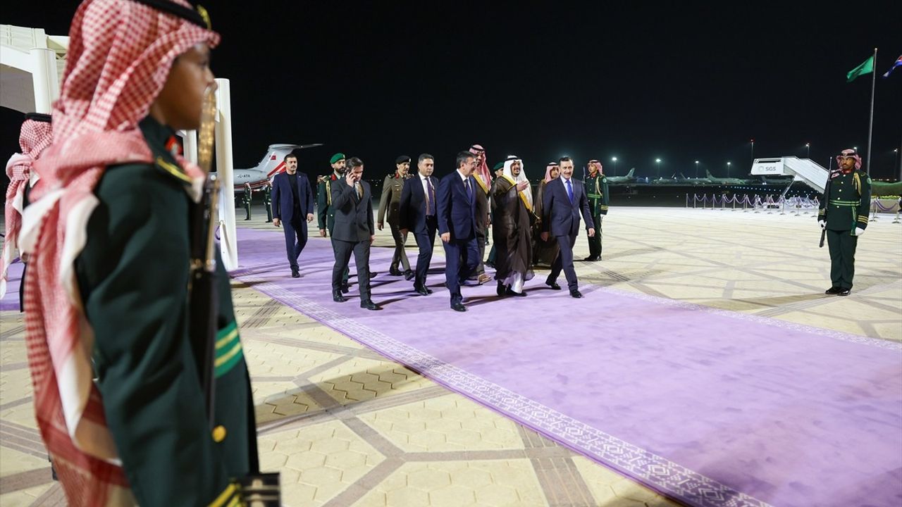 Cumhurbaşkanı Yardımcısı Cevdet Yılmaz Suudi Arabistan'da