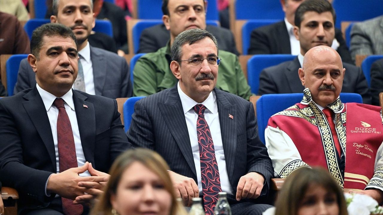 Cumhurbaşkanı Yardımcısı Yılmaz'a Düzce Üniversitesinde Fahri Profesörlük Unvanı Verildi