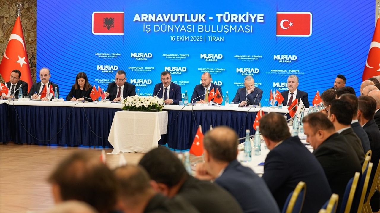 Cumhurbaşkanı Yardımcısı Yılmaz, Arnavutluk'taki İş Dünyası Buluşması'nda Ticaret ve Yatırımları Değerlendirdi