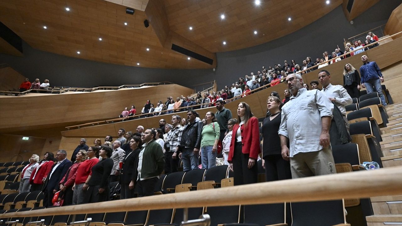 Cumhuriyet'in Nedenleri ve Sanatla Kutlamaları