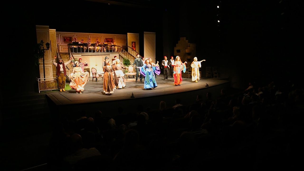 Diyarbakır'da 21. Orhan Asena Yerli Oyunlar Tiyatro Festivali Başladı