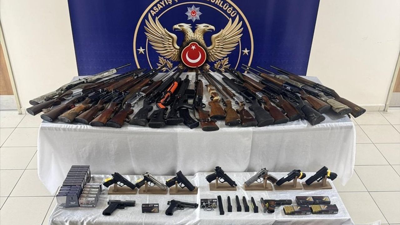 Düzce'de Sosyal Medyada Silah Teşhiri Yapan 4 Kişi Gözaltına Alındı
