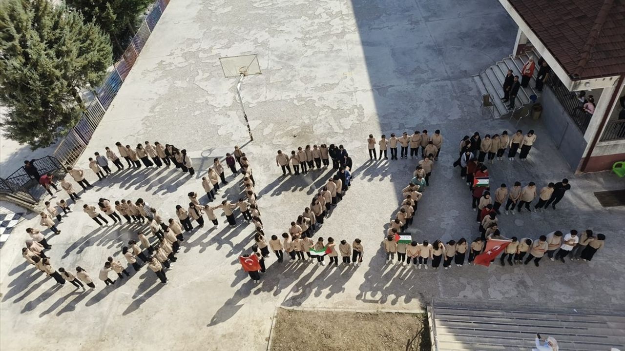 Düzce Öğrencilerinden Gazze'ye Koreografik Destek