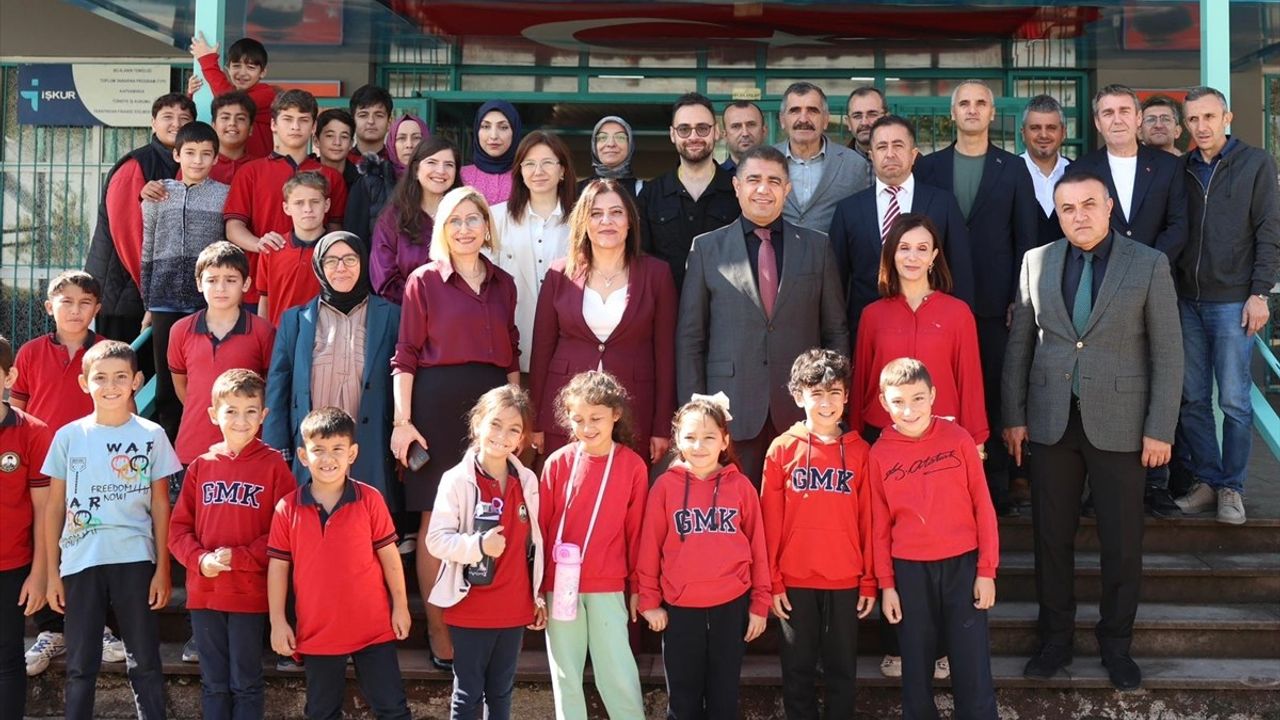 Düzce Valisi Selçuk Aslan, Öğrencinin Davetini Kırmadı