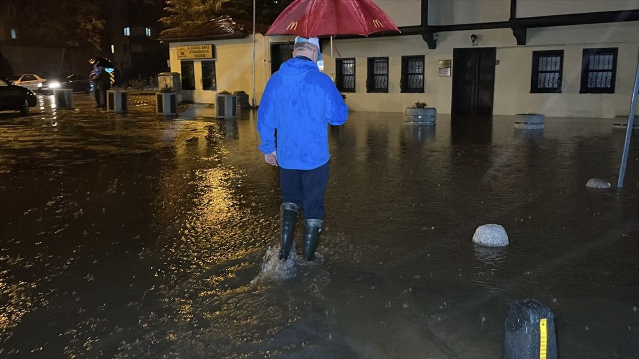 Edremit Körfezi'nde Sağanak Yağış Etkili Oldu