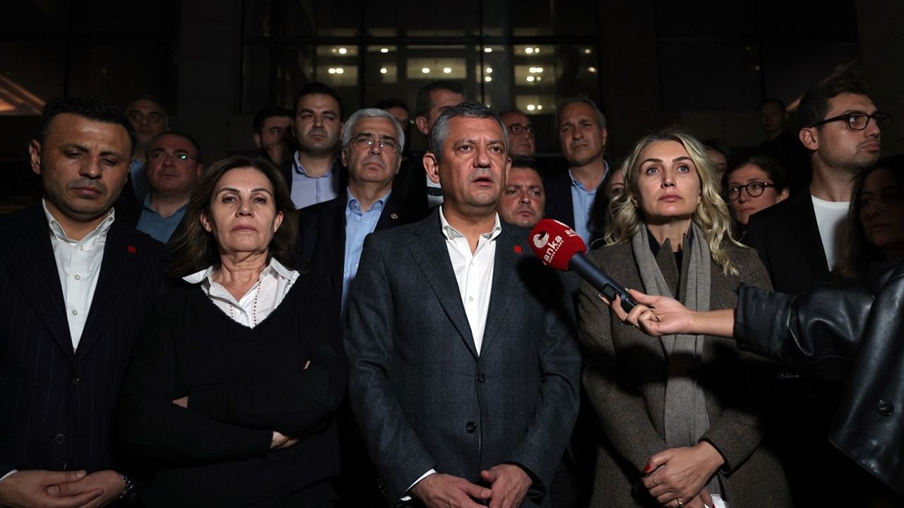 Ekrem İmamoğlu'nun Tutuklanmasına Tepkiler: CHP Genel Başkanı Özgür Özel Açıklamalarda Bulundu