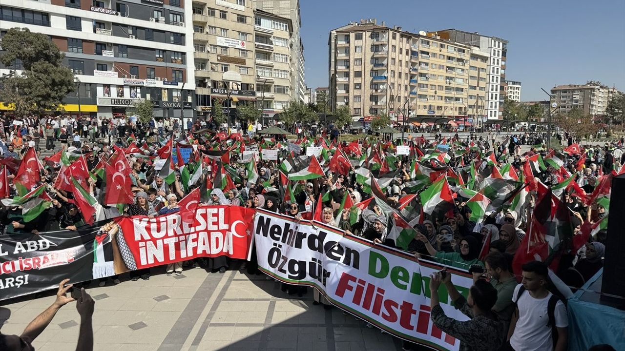 Elazığ'da Gazze'ye Destek Yürüyüşü Düzenlendi