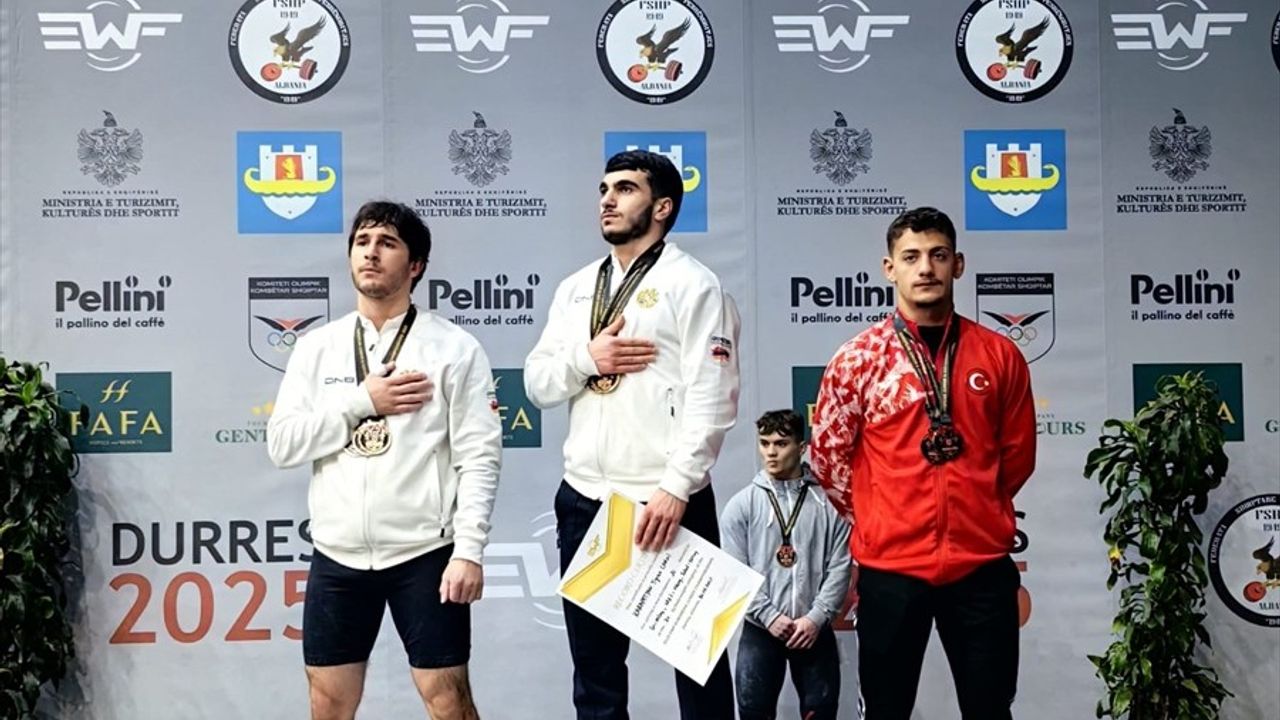 Engin Kara Avrupa Halter Şampiyonası'nda 2 Bronz Madalya Kazandı