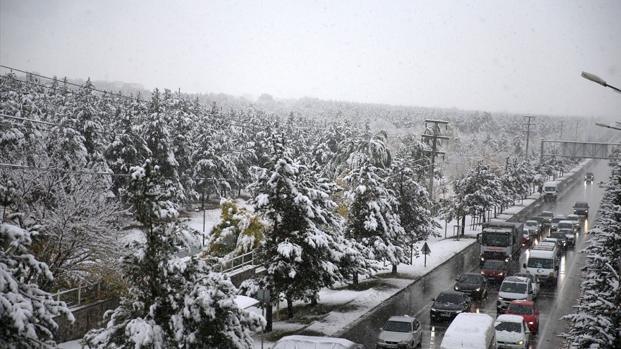 Erzurum'da Ekim Ortasında Beklenmedik Kar Yağışı