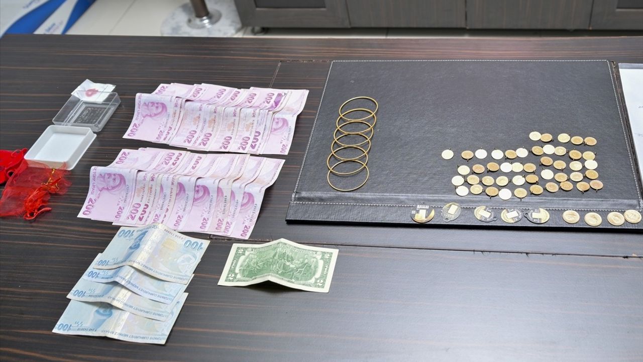 Esenyurt'ta Unutulan Çanta Sahibine Teslim Edildi