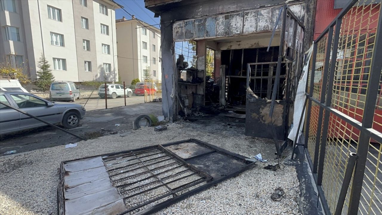 Eskişehir'de Oto Tamirhanesinde Patlama: 2 Yaralı