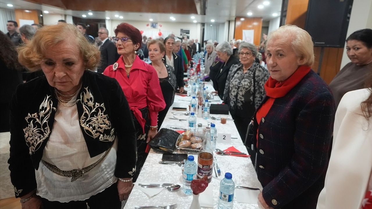 Etiler Huzurevi'nde Cumhuriyet Balosu Coşkusu