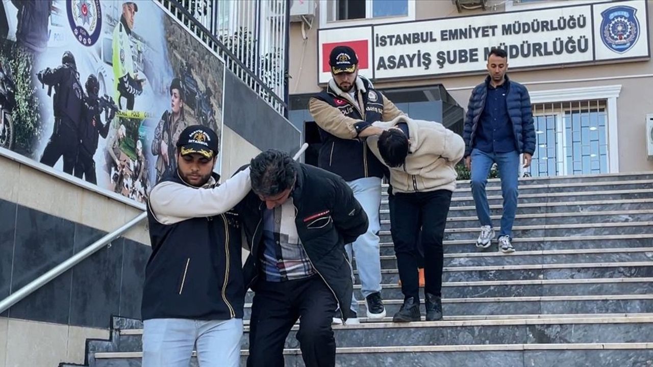 Fatih'te Turistlerin Paralarını Çalan 3 Zanlı Yakalandı