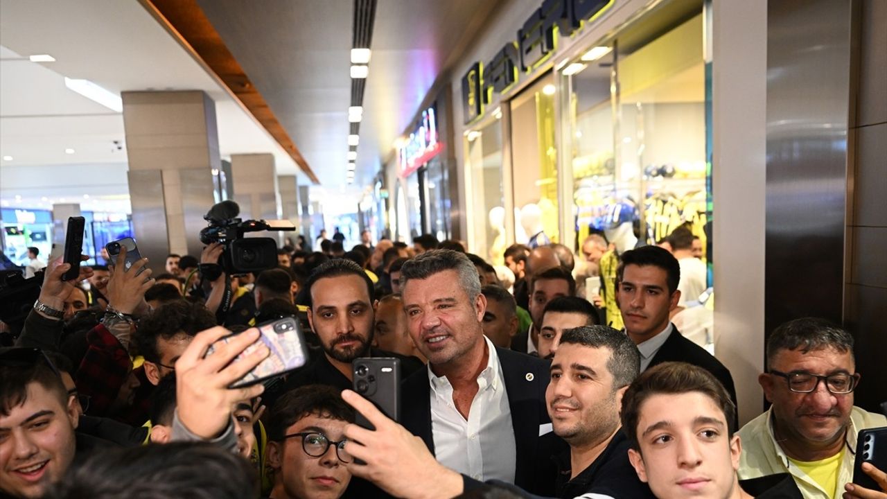 Fenerbahçe Başkanı Saran, Gaziantep'teki Fenerium'u Ziyaret Etti