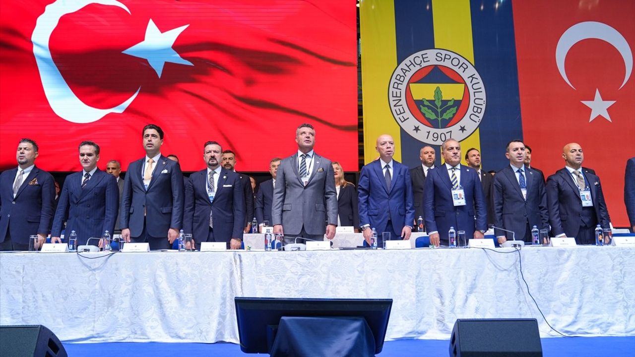 Fenerbahçe'de Olağanüstü Genel Kurul Toplantısı Başladı