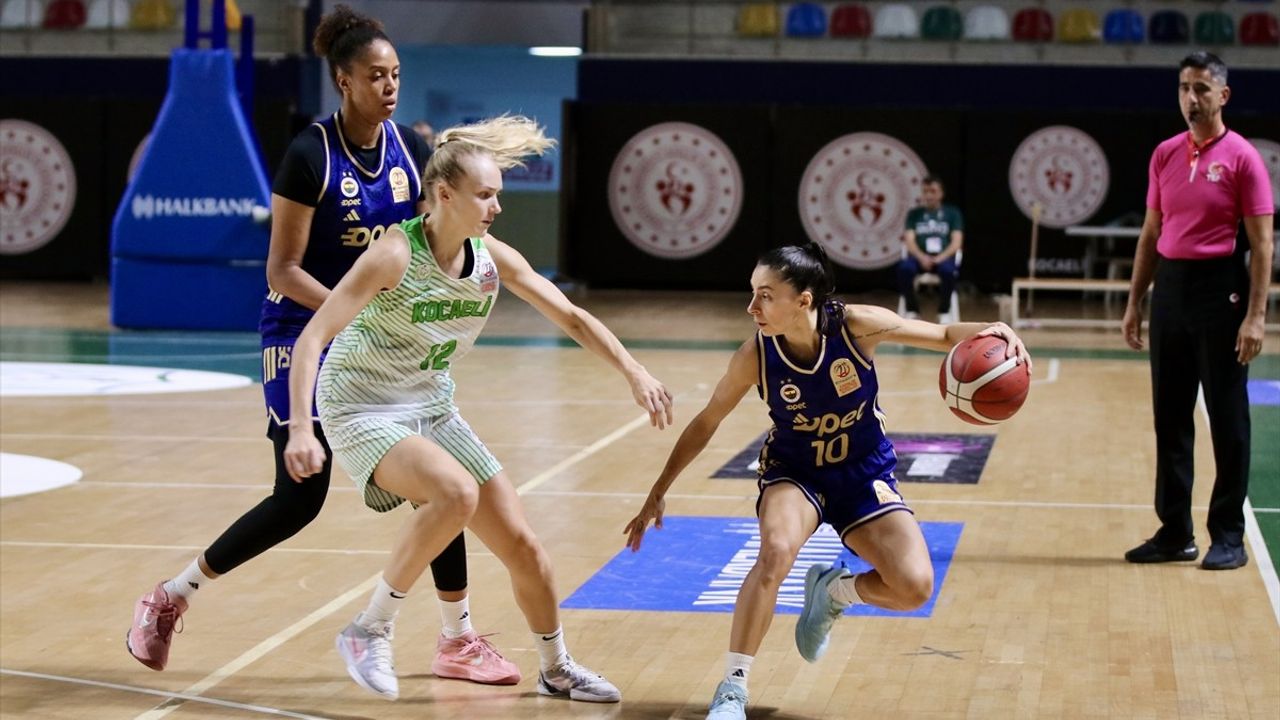 Fenerbahçe Opet Deplasmanda Kocaeli'ni Geçti
