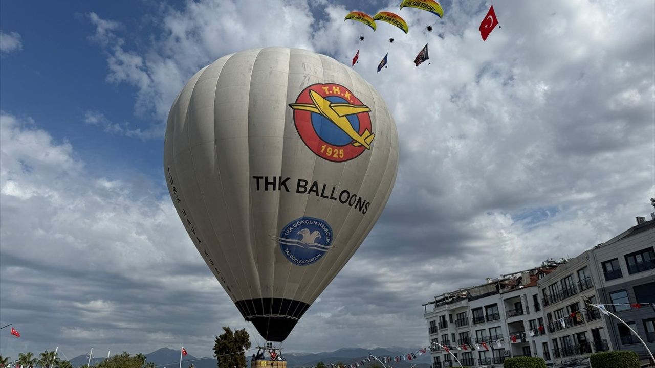 Fethiye'de 25. Uluslararası Ölüdeniz Hava Oyunları Festivali Başladı