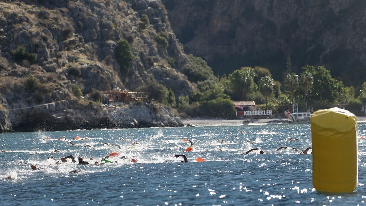 Fethiye'de Açık Su Yüzme Yarışı Heyecanı