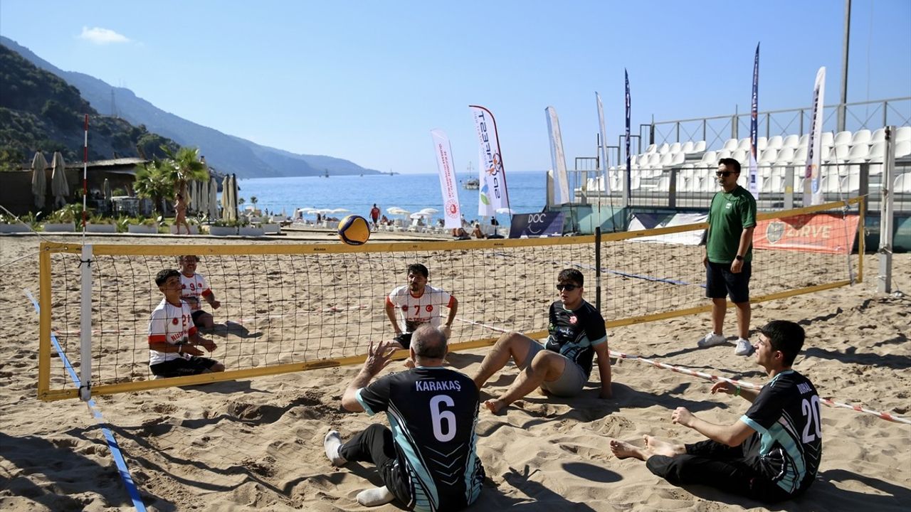 Fethiye'de Bedensel Engelliler Plaj Voleybolu Turnuvası