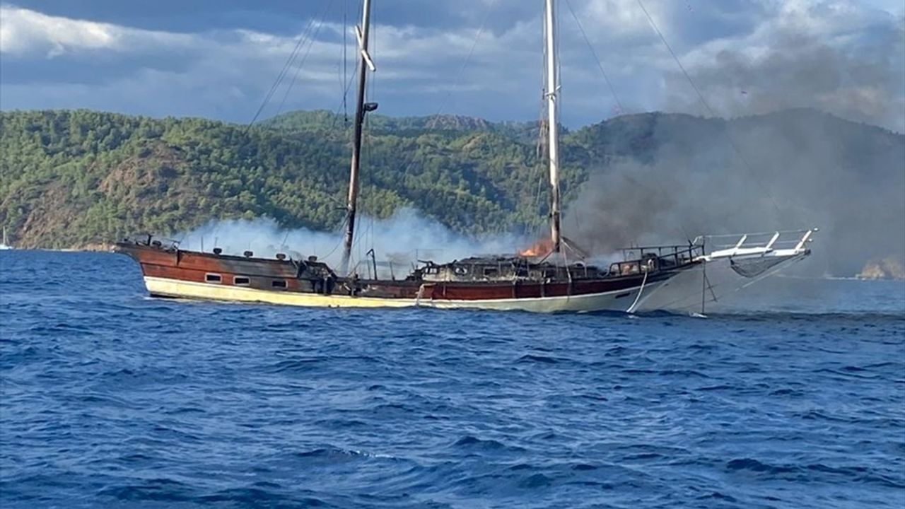 Fethiye'de Yangın Çıkan Tekne Battı