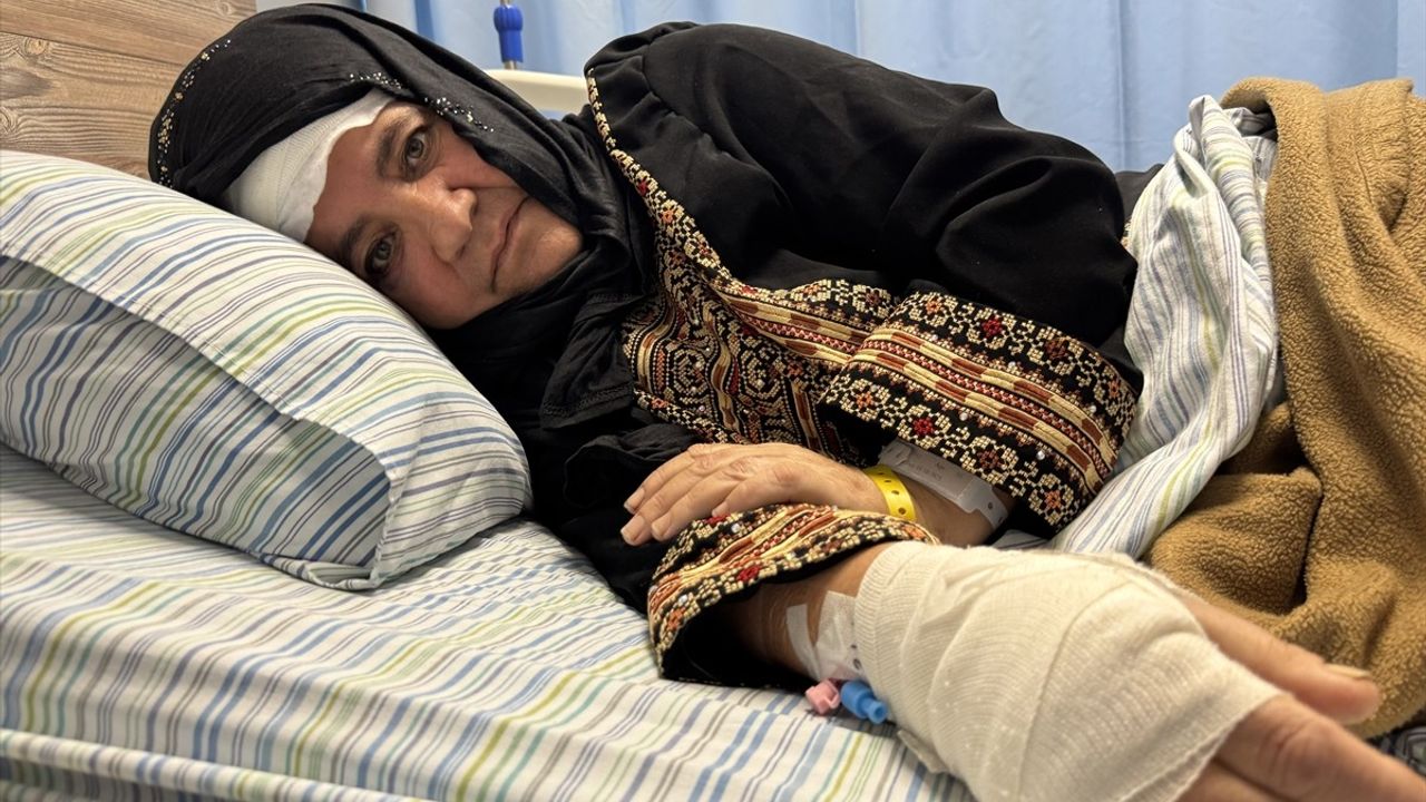 Filistinli Kadın Zeytin Hasadında Saldırıya Uğradı