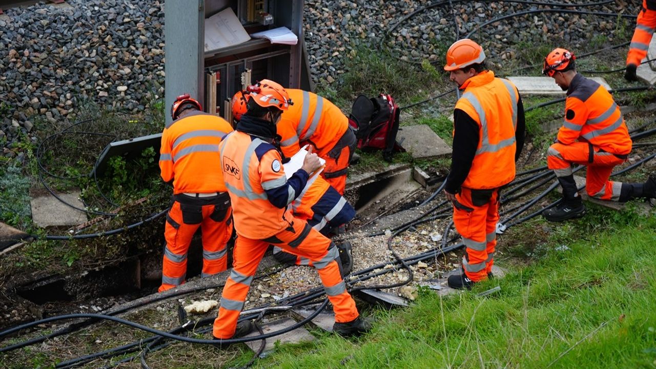 Fransa'da Sabotaj Nedeniyle Tren Seferleri Aksadı
