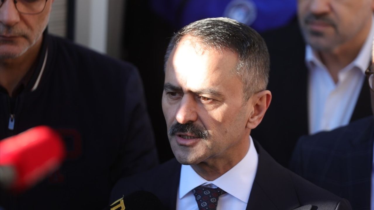 Gebze'deki Çöken 7 Katlı Binada Arama Kurtarma Çalışmaları Devam Ediyor