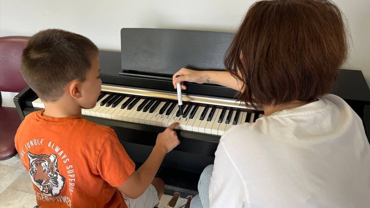 Genç Yeteneklerin Sanatla Buluşma Programı Fatih'te Başladı