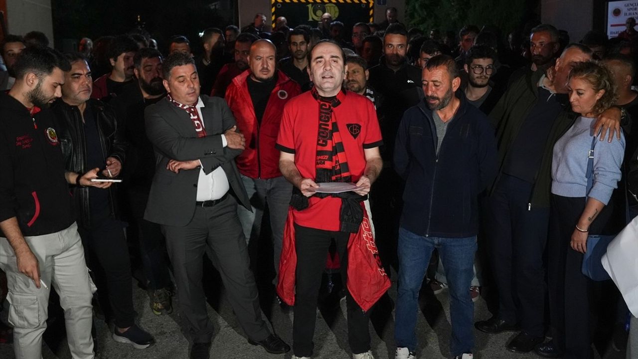 Gençlerbirliği Taraftarı Beştepe'de Genel Kurul Talep Etti