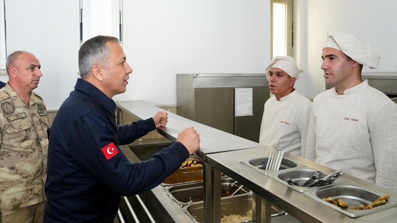 Hakkari'de Havadan İnceleme: İçişleri Bakanı Yerlikaya'nın Ziyareti