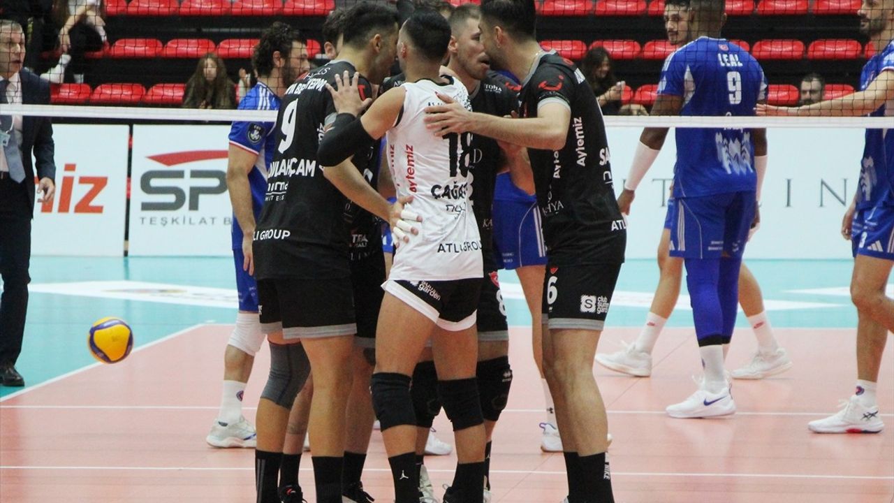 Halkbank, Alanya Belediyespor'u Zorda Geçti
