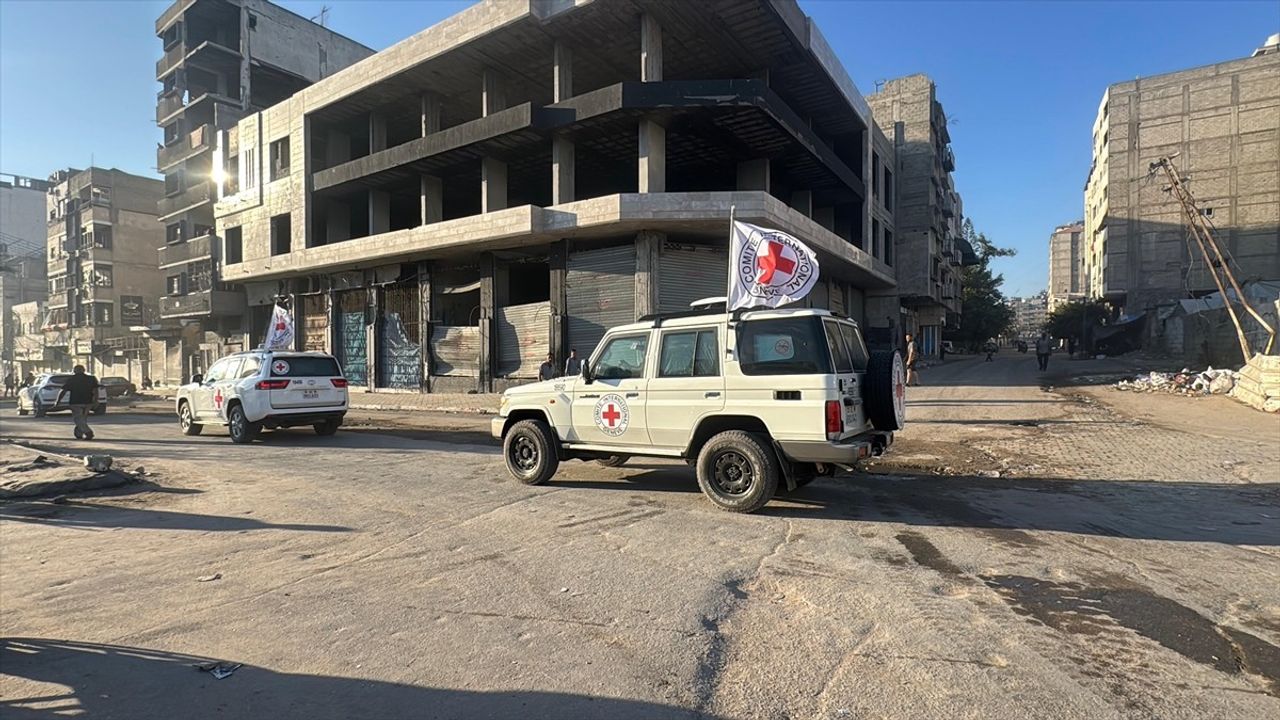 Hamas, Gazze'deki İsrailli Esirleri Kızılhaç'a Teslim Ediyor