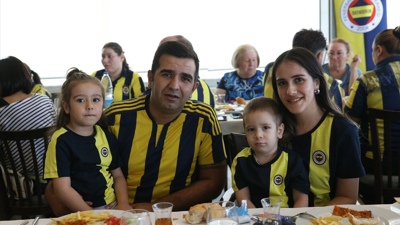 Hatay'da Kanseri Yenen Küçük Fenerbahçeli İçin Balonlar Havada Uçtu