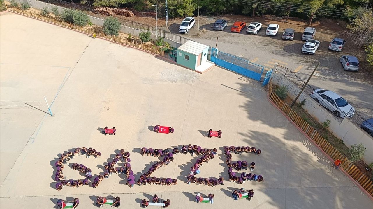 Hatay'da Öğrencilerden Filistin'e Destek: 'Gazze' İle Koreografi