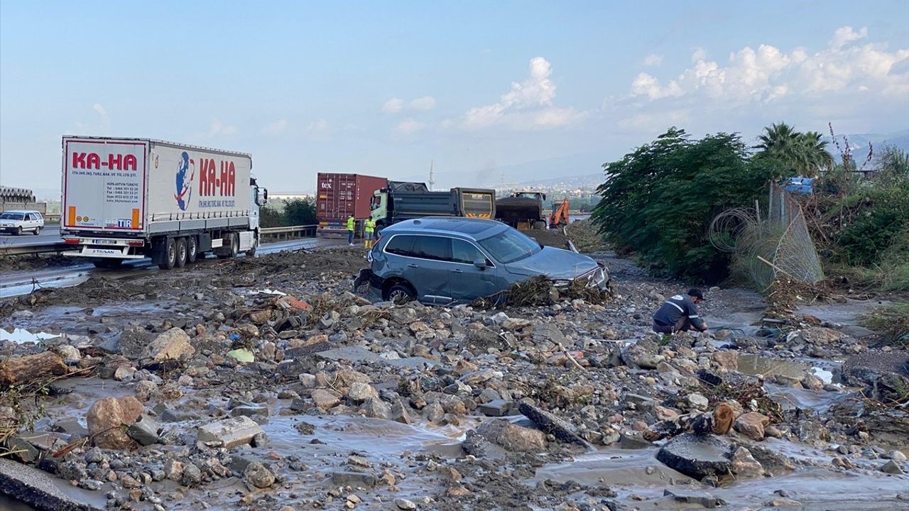 Hatay'da Sağanak Yağış Sonrası Hasar Tespit Çalışmaları Başladı