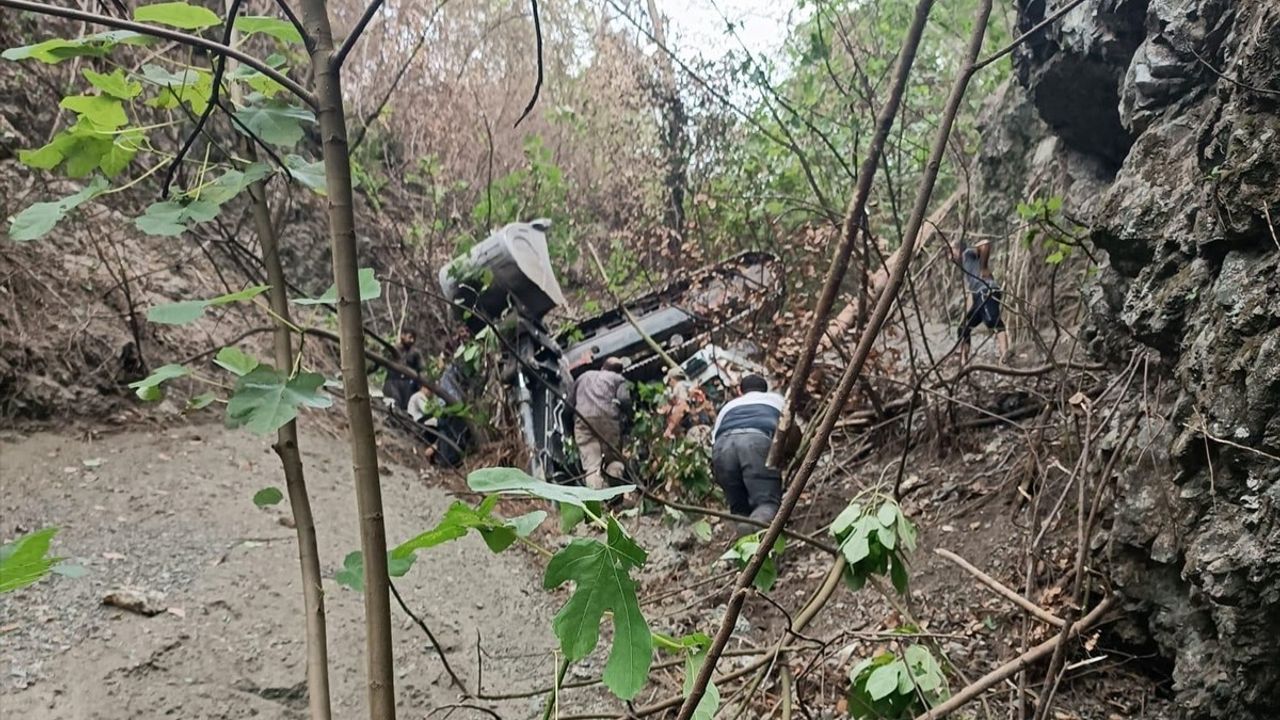 Hatay'da Toprak Kayması Faciası: Kepçe Operatörü Hayatını Kaybetti